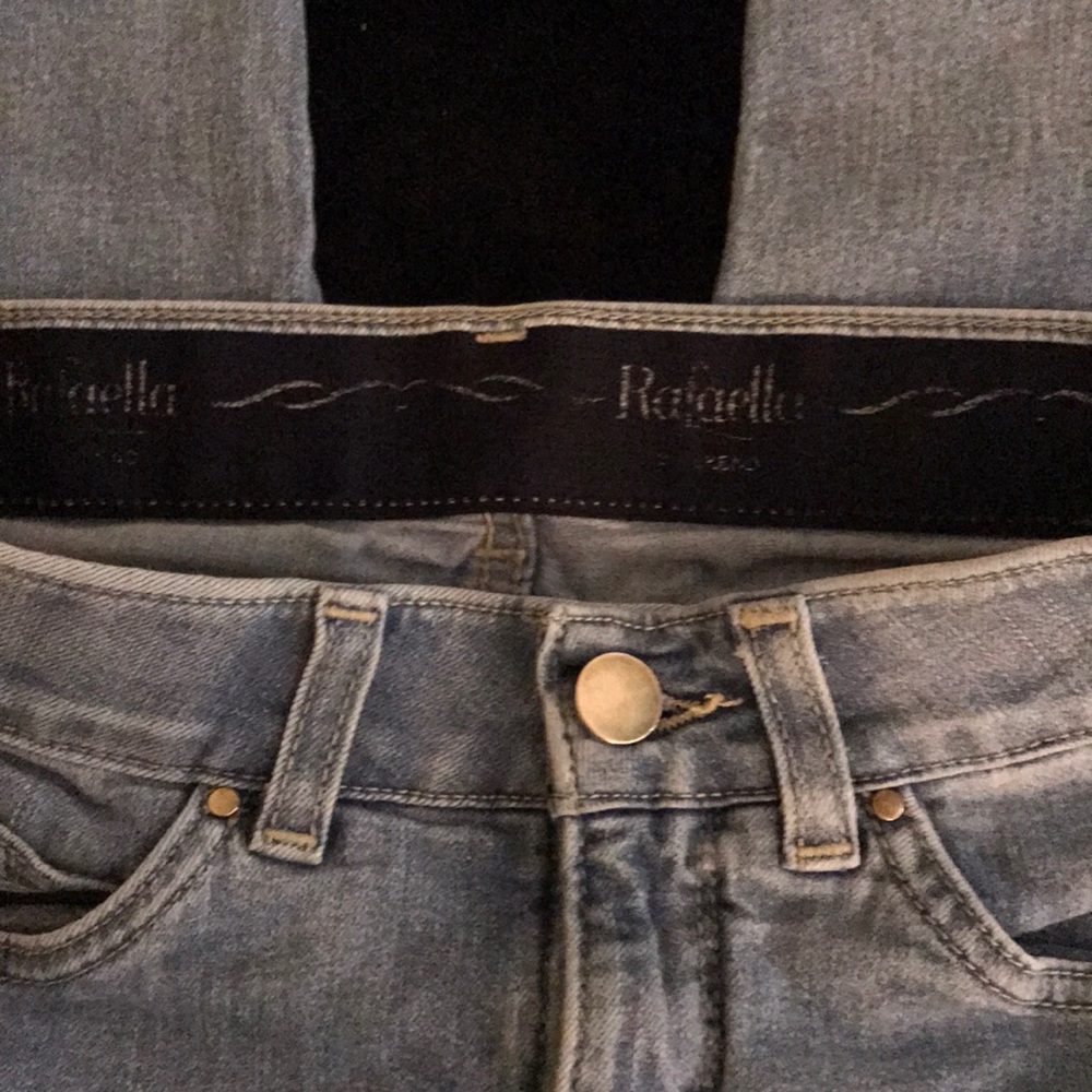 🚨CLOSET CLOSING🚨 Rafaella Slimming Capris/Cropped Jeans - Picture 4 of 5